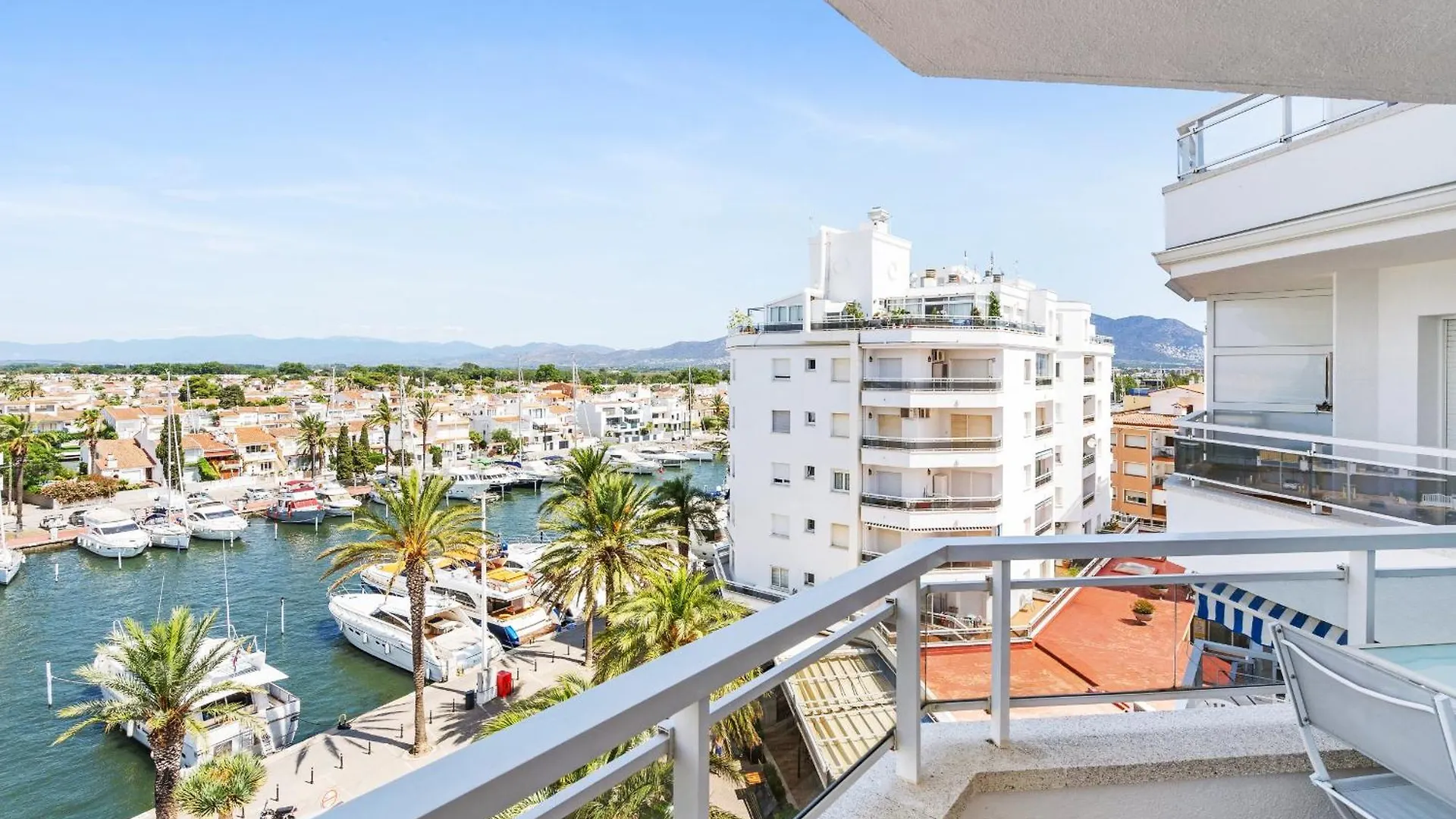 Apartment Welcs Apartamento 214 Emp Con Vistas Al Canal Empuriabrava